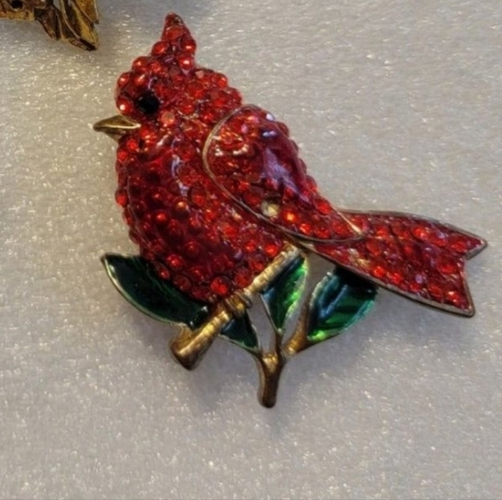 *reserved* Brooches for tu-bella